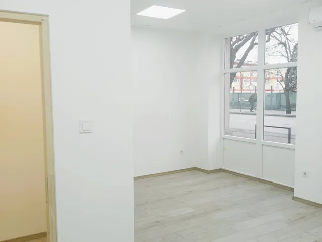 Kiadó kereskedelmi és ipari ingatlan Szolnok, Belváros 35 nm