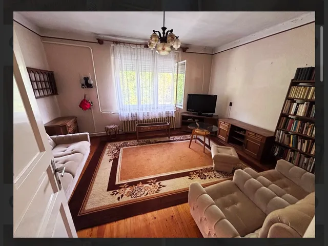 Eladó ház Mogyorósbánya, Petőfi S u 80 nm