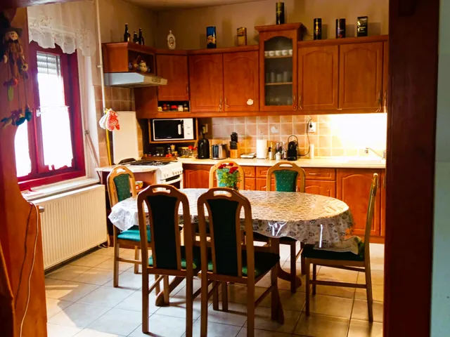 Eladó ház Szolnok, Barátság 140 nm