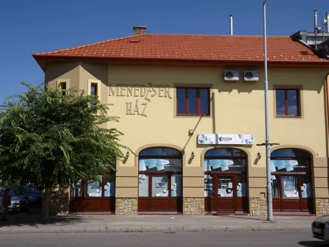 Kiadó kereskedelmi és ipari ingatlan Szolnok, Baross 130 nm