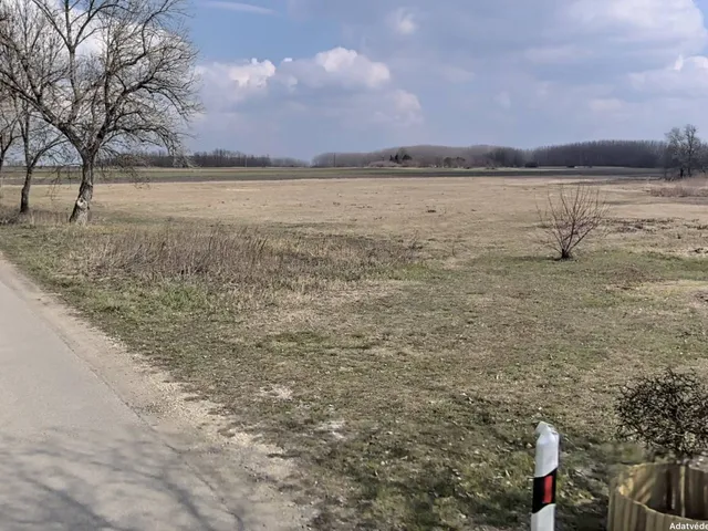 Eladó telek Dabas 5400 nm