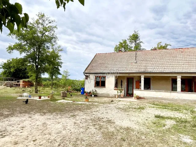 Eladó kereskedelmi és ipari ingatlan Hernád 80 nm