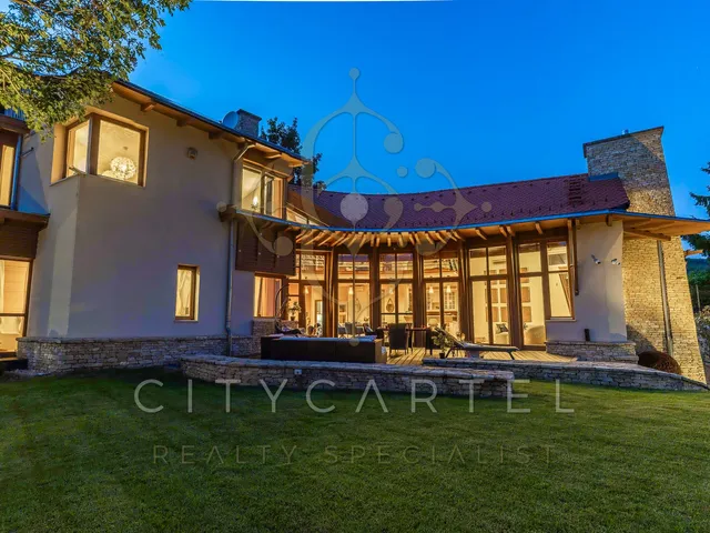 Eladó ház Budapest XII. kerület, Csillebérc 350 nm