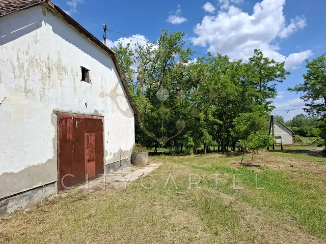 Eladó kereskedelmi és ipari ingatlan Bölcske 400 nm
