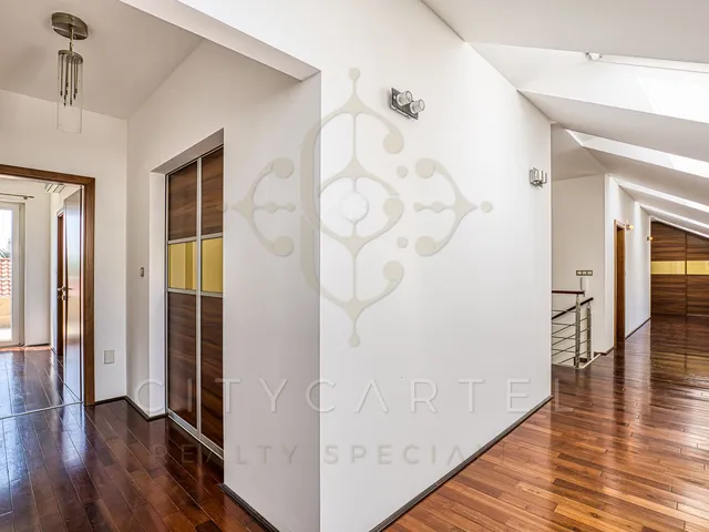 Eladó ház Telki 350 nm