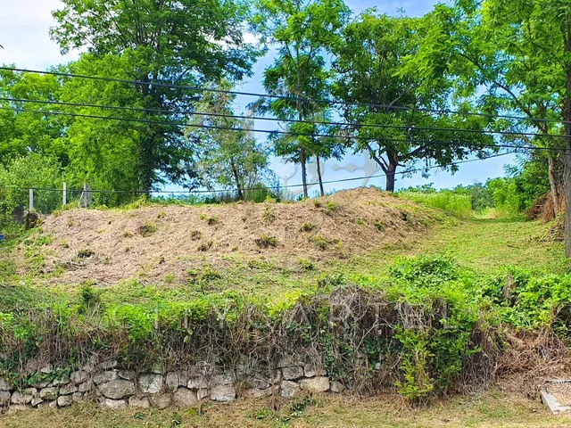 Eladó telek Tinnye 1736 nm