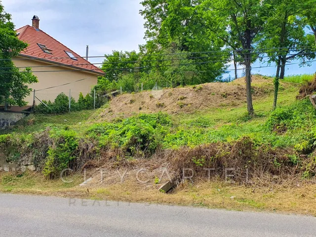 Eladó telek Tinnye 1736 nm