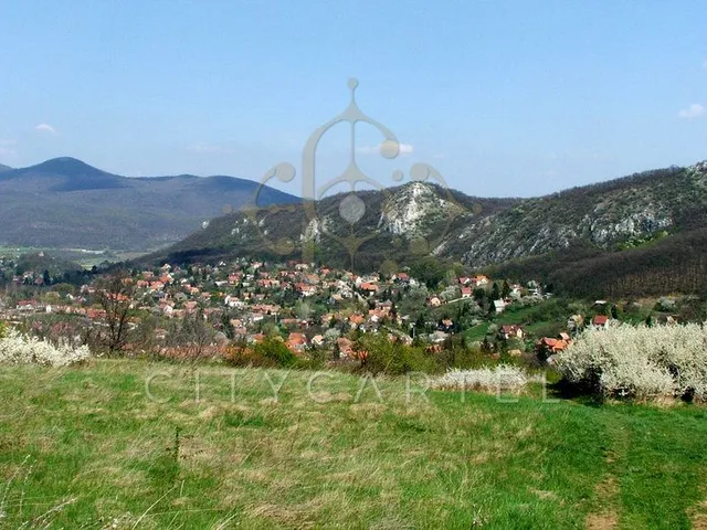 Eladó telek Csobánka 1008 nm