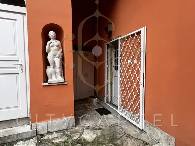 Eladó kereskedelmi és ipari ingatlan Budapest I. kerület 135 nm