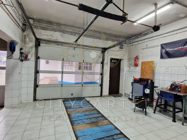 Eladó kereskedelmi és ipari ingatlan Budapest XVIII. kerület, Ganztelep 220 nm