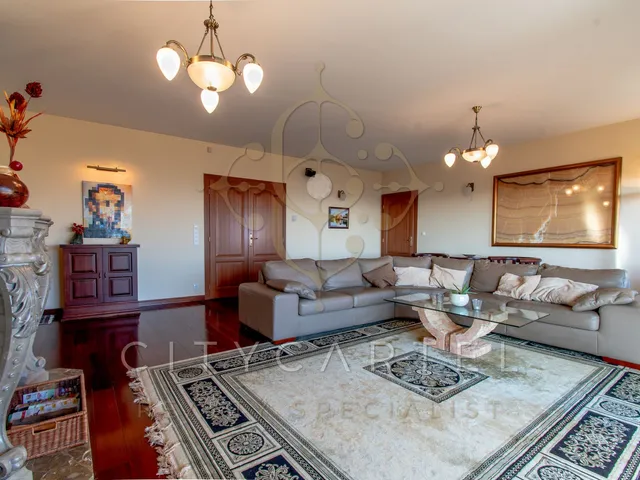 Kiadó ház Budapest XII. kerület, Mártonhegy 300 nm