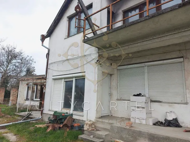 Eladó ház Bölcske 300 nm