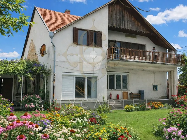 Eladó ház Bölcske 300 nm