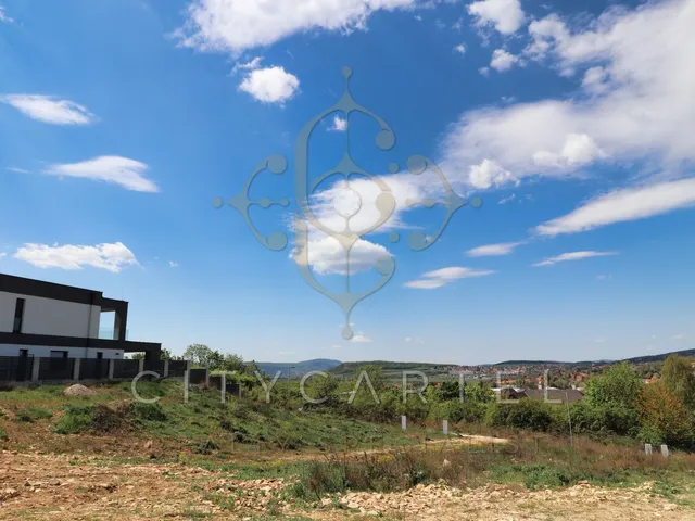 Eladó telek Üröm 915 nm