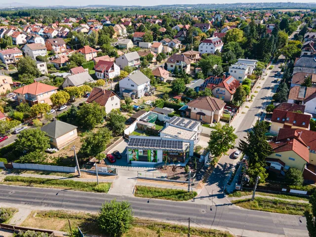 Eladó kereskedelmi és ipari ingatlan Budapest XVI. kerület, Árpádföld 151 nm