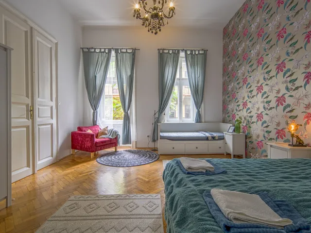 Eladó lakás Budapest VI. kerület 71 nm