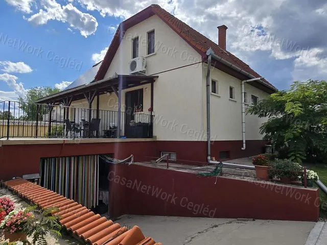 Eladó ház Cegléd 210 nm