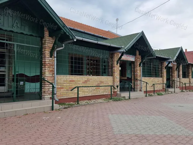 Eladó ház Újszilvás 310 nm