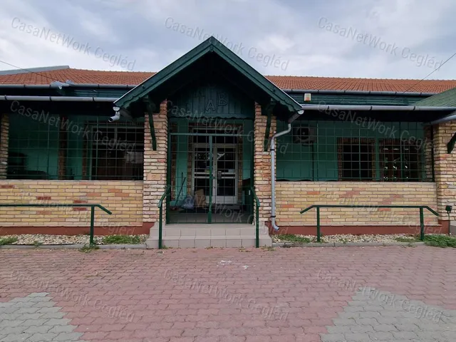 Eladó ház Újszilvás 310 nm