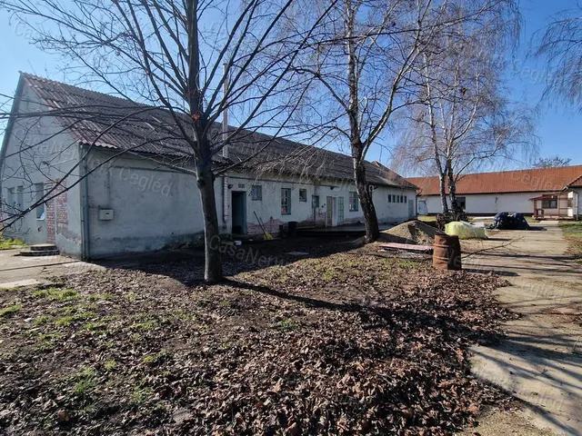 Eladó kereskedelmi és ipari ingatlan Cegléd 632 nm