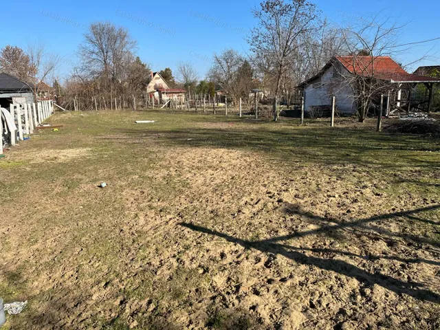 Eladó telek Cegléd 707 nm