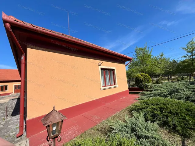 Eladó kereskedelmi és ipari ingatlan Nyársapát 424 nm