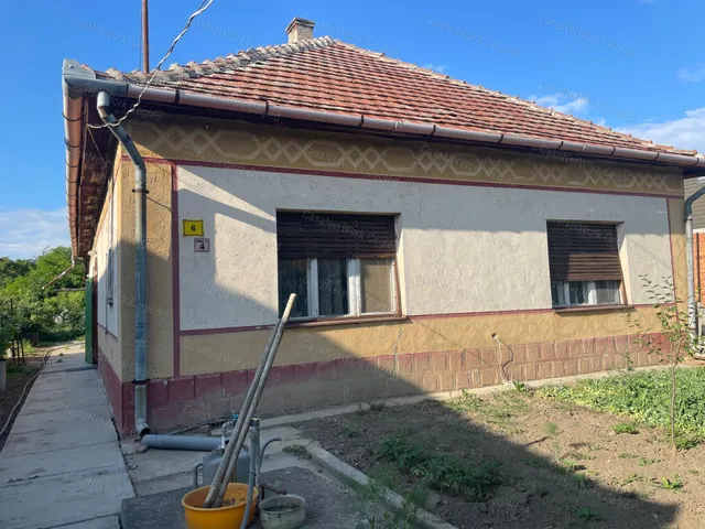 Eladó ház Tiszaföldvár 84 nm
