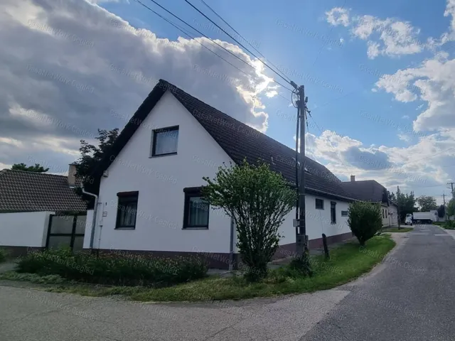 Eladó ház Cegléd 170 nm