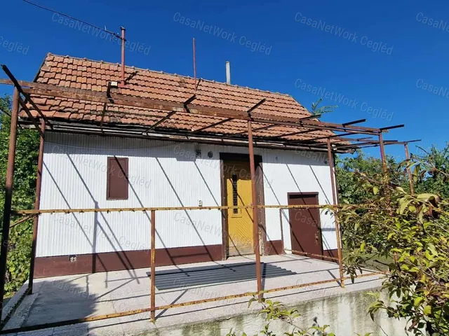 Eladó mezőgazdasági ingatlan Cegléd 20 nm