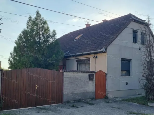 Eladó ház Cegléd 170 nm