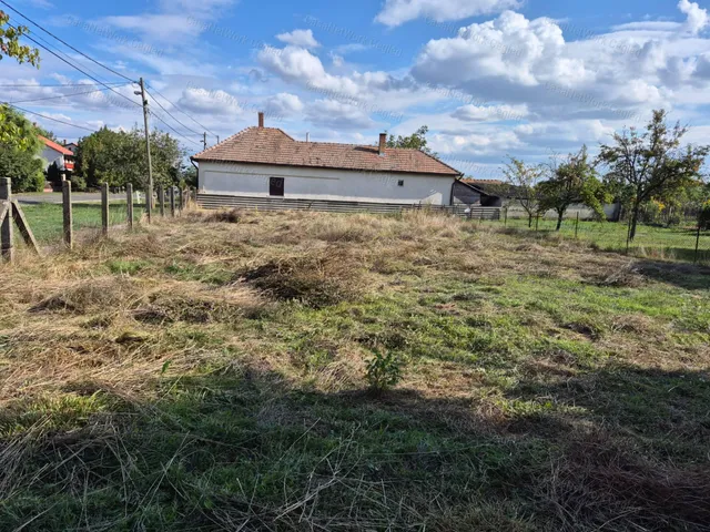 Eladó telek Törtel 571 nm