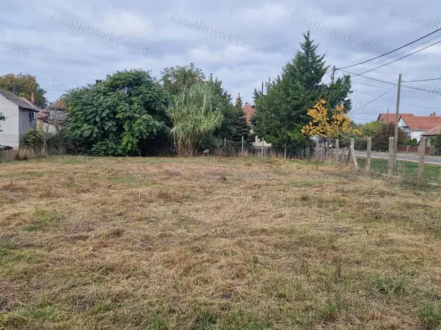 Eladó telek Törtel 571 nm