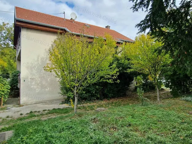 Eladó ház Törtel 180 nm