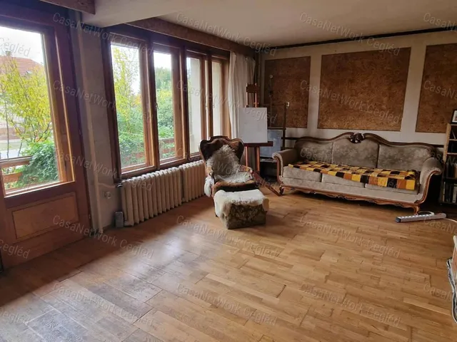 Eladó ház Törtel 180 nm