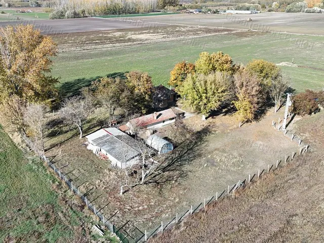 Eladó mezőgazdasági ingatlan Nyársapát 50 nm