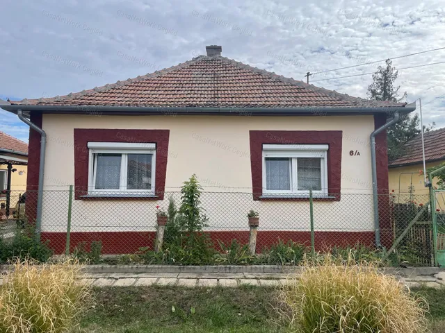 Eladó ház Újszász 83 nm