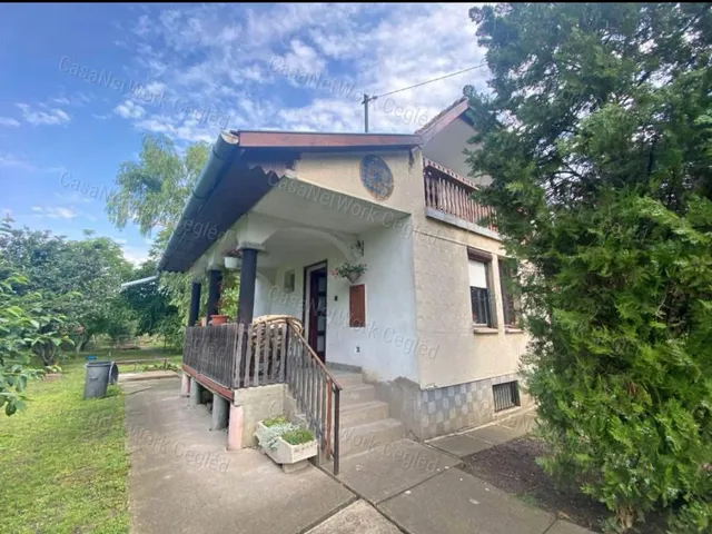 Eladó mezőgazdasági ingatlan Besenyszög 30 nm