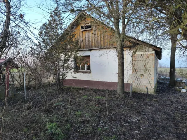 Eladó mezőgazdasági ingatlan Tápiószele 74 nm