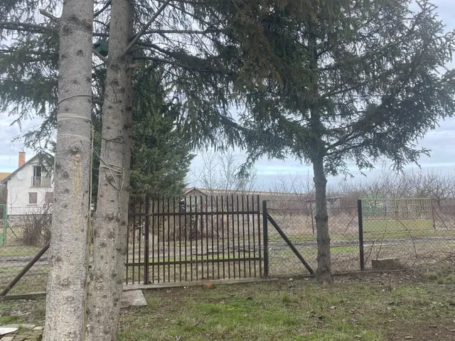 Eladó mezőgazdasági ingatlan Besenyszög 800 nm