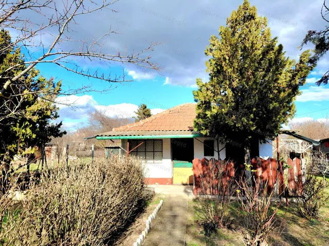 Eladó mezőgazdasági ingatlan Cegléd 25 nm