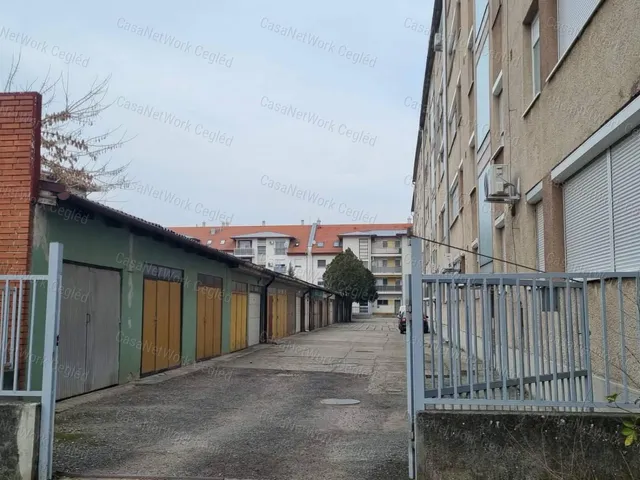 Eladó garázs Cegléd 19 nm