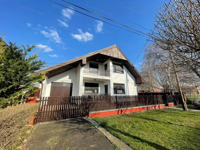 Eladó ház Újszász 214 nm