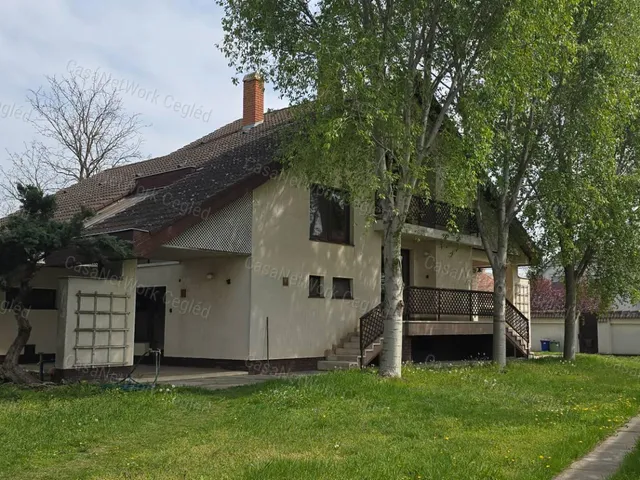 Eladó ház Cegléd 230 nm