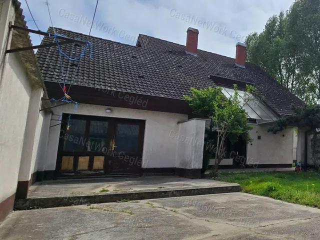 Eladó ház Cegléd 230 nm