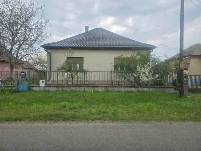 Eladó ház Újszilvás 83 nm