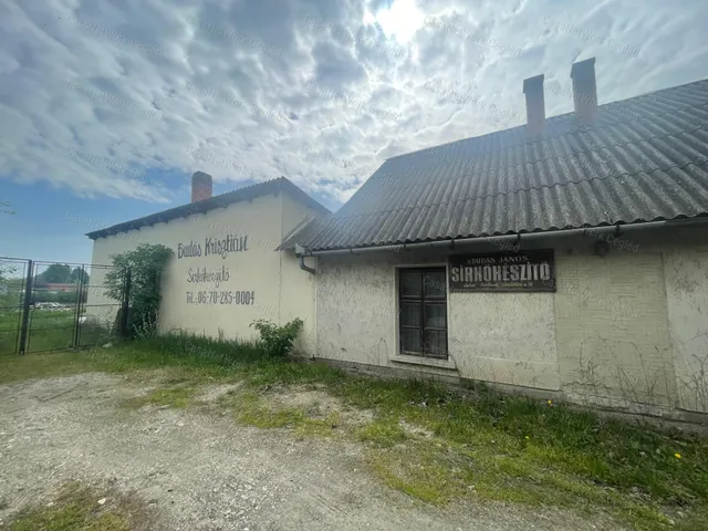 Eladó kereskedelmi és ipari ingatlan Szolnok 450 nm