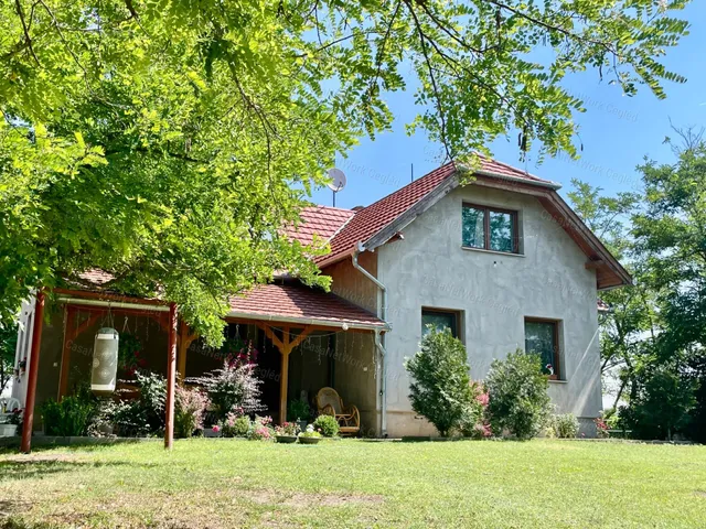 Eladó mezőgazdasági ingatlan Kocsér 153 nm