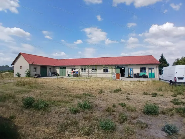 Eladó kereskedelmi és ipari ingatlan Cegléd 454 nm
