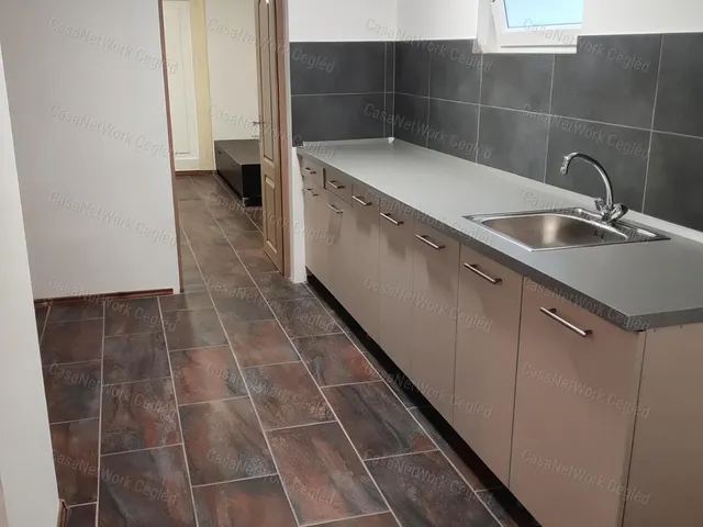 Kiadó kereskedelmi és ipari ingatlan Szolnok 67 nm