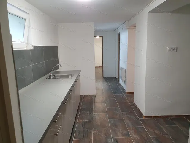Kiadó kereskedelmi és ipari ingatlan Szolnok 67 nm